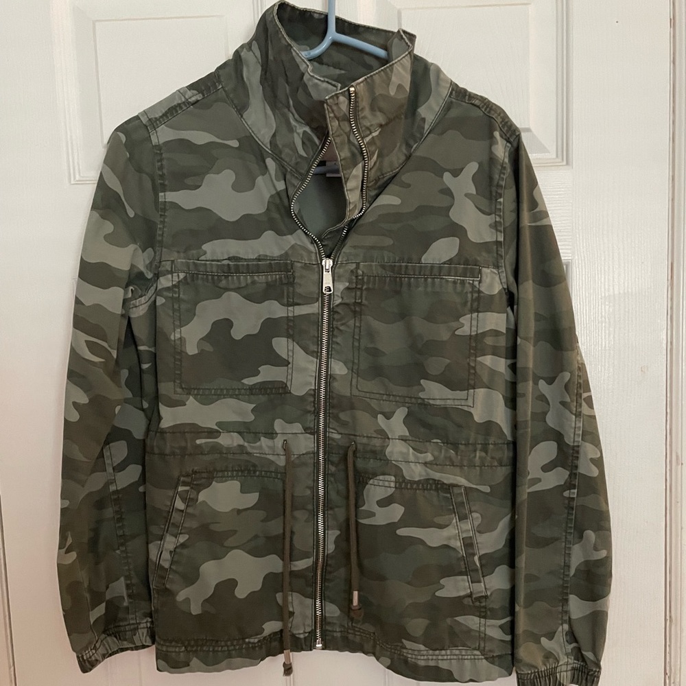 Women’s Old Navy camouflage jacket. Size Small
